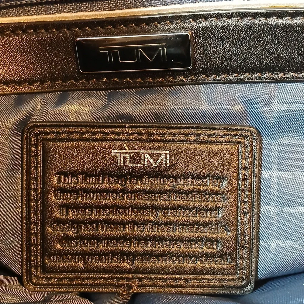 Tumi Arrive Black Messenger Bag Unisex